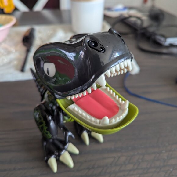 2 Zoomer Chomplingz Interactive Chomping  Dinosaur Mantis SEE VIDEO see notes - Picture 3 of 9